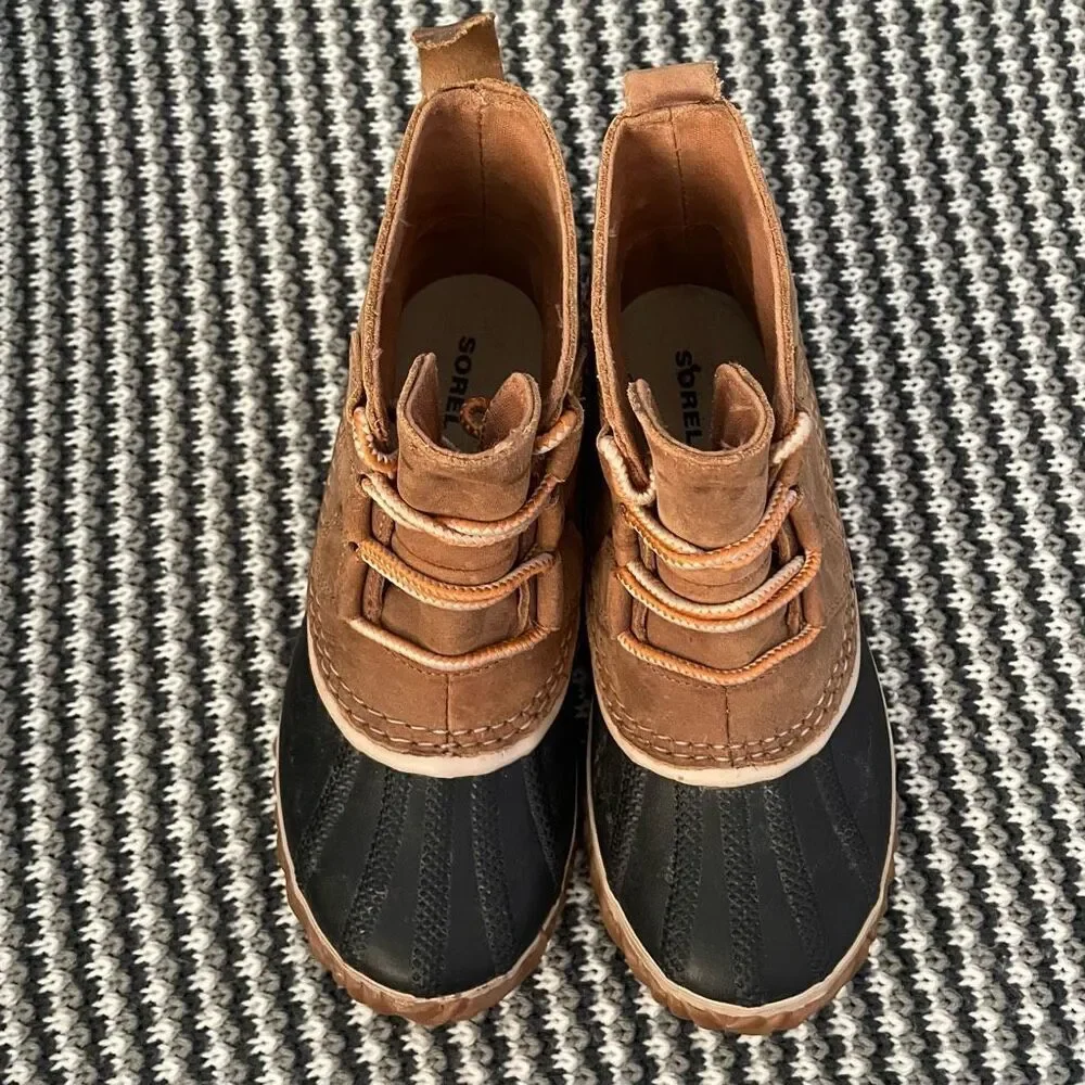 Sorel Out N About brown leather ankle duck boot women’s shoe size 5/youth 4.5